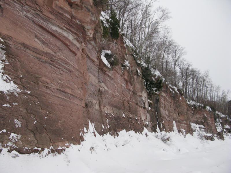 Long stretch of bare rock