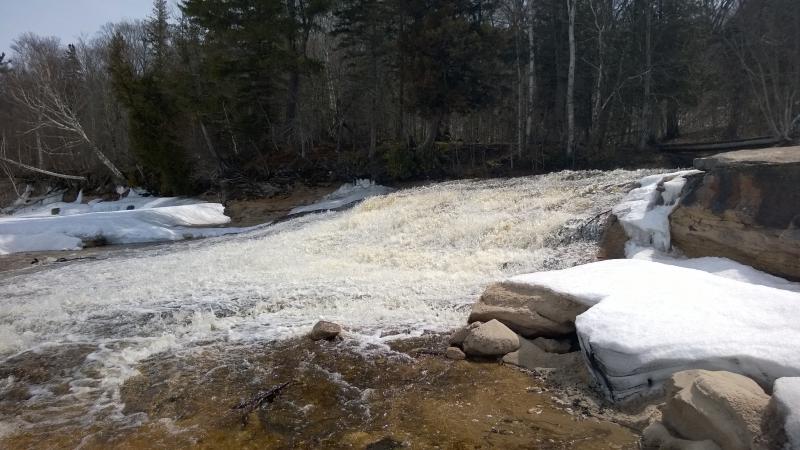 Gushing spring waters