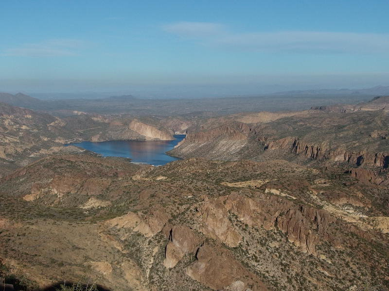 Bright sun lighting up Canyon Lake