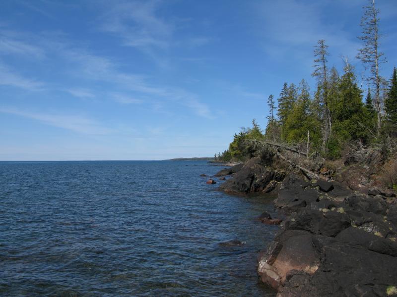 Sharp basalt chunks taking over the shoreline