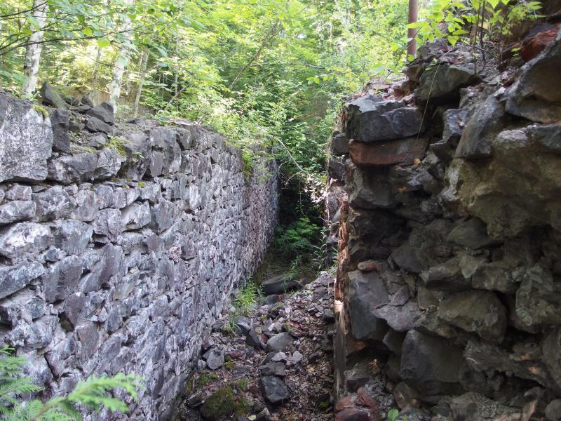 Rock walls at Shaft 3