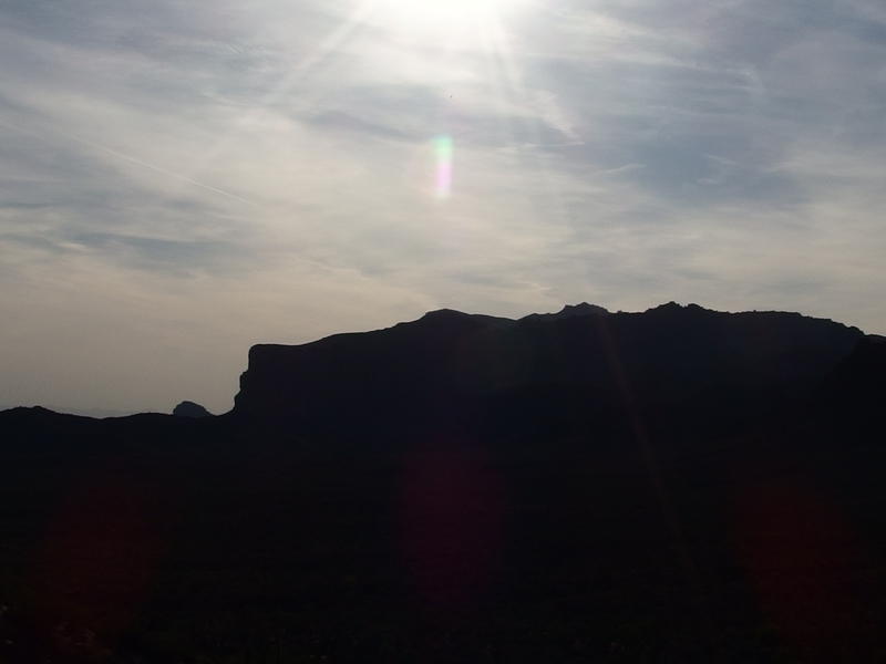 Hot afternoon sun over Dacite Cliffs