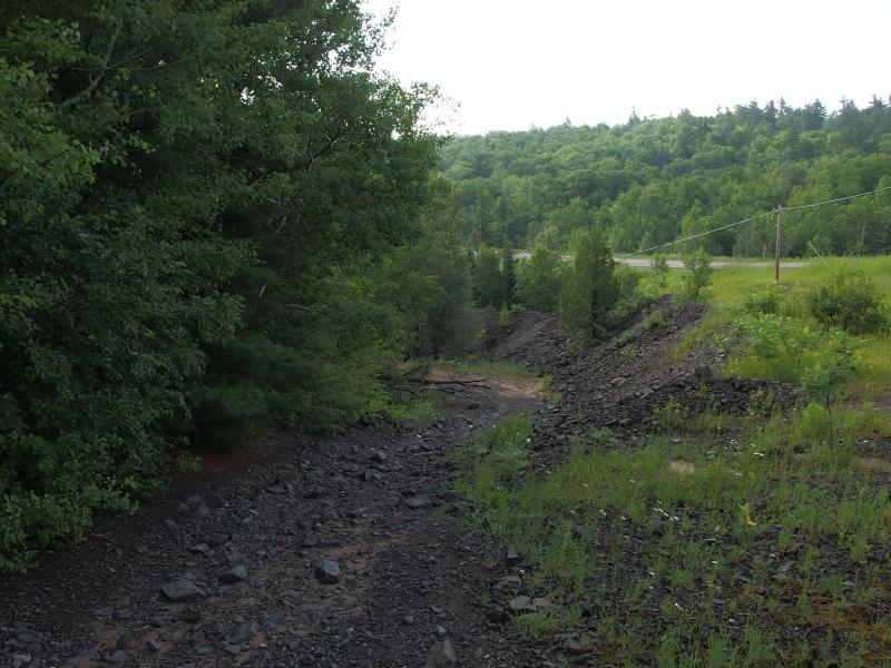 Chute of a trail made of poor rock