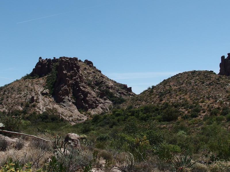 Hot hills along Bark's Canyon